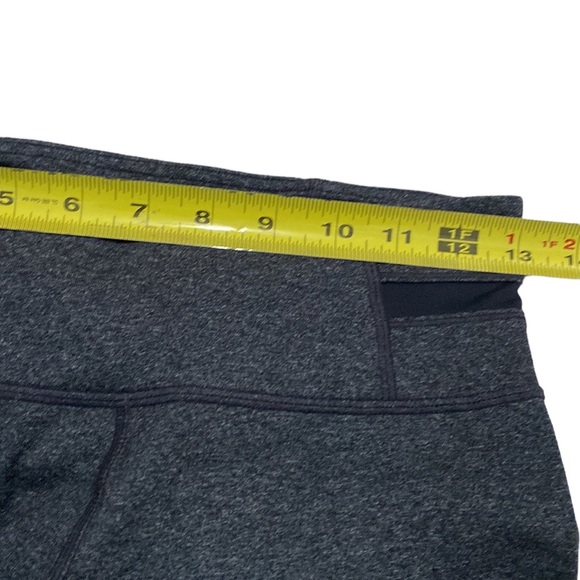 LuLuLemon Cropped feather embossed Leggings 6 Black Vintage - Picture 5 of 13